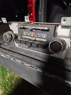 Late 1960s Early 1970s Ford Push Button Am/I'm Radio 4th Tree⅔