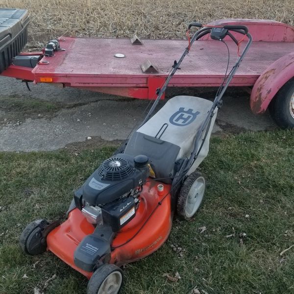 Husqvarna HU700F 22in self propelled bagger mower Honda GCV 160 for