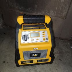 CAT - 3 in 1 Professional Power Station with Jump Starter and Compressor - 4 USB Ports and Outlet