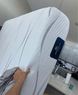 Serta Perfect Sleeper King Size Brand New