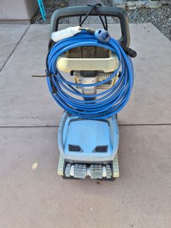 Robotic pool cleaner.  Matronics M600