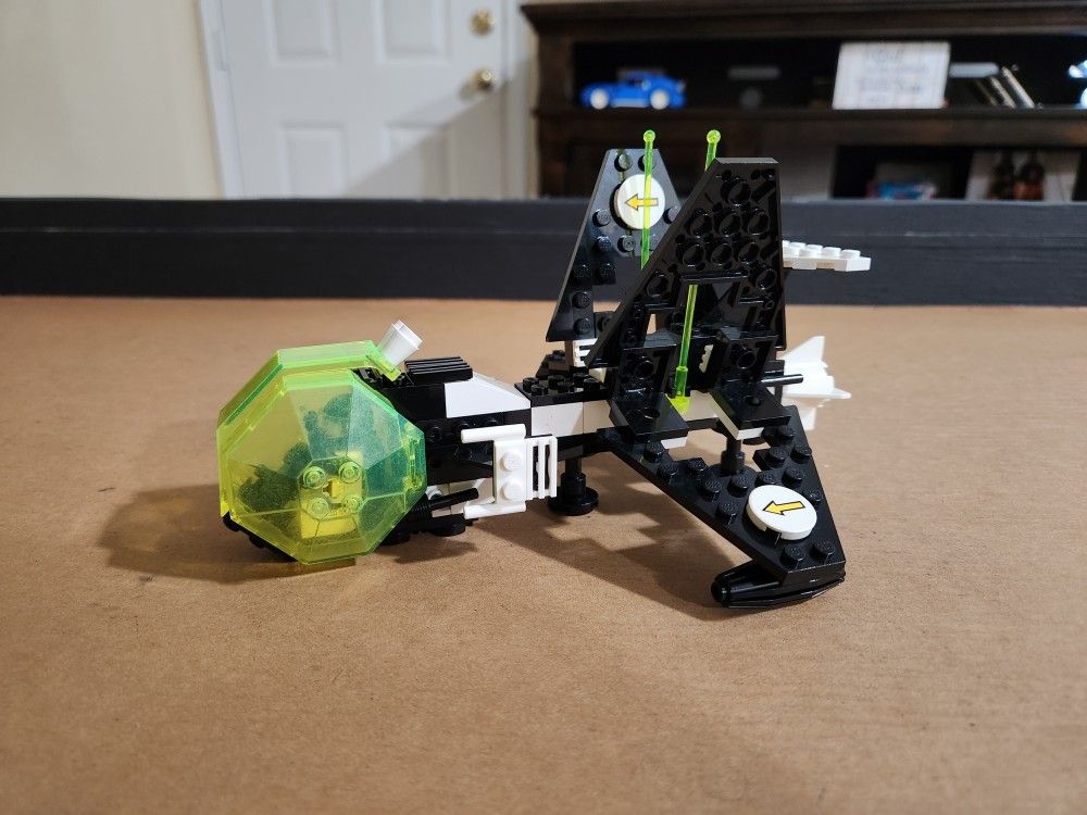 LEGO 6887 - Blacktron II - Allied Avenger - Complete