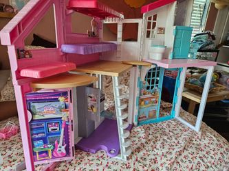Folding Malibu Barbie House
