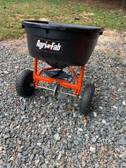 AgriFab pull spreader