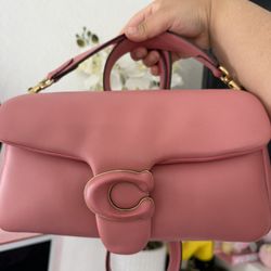 Coach Pillow Tabby (Pink) 🩷