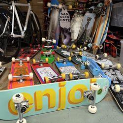 Prebuilt Skateboards Decks Grip Trucks Wheels 