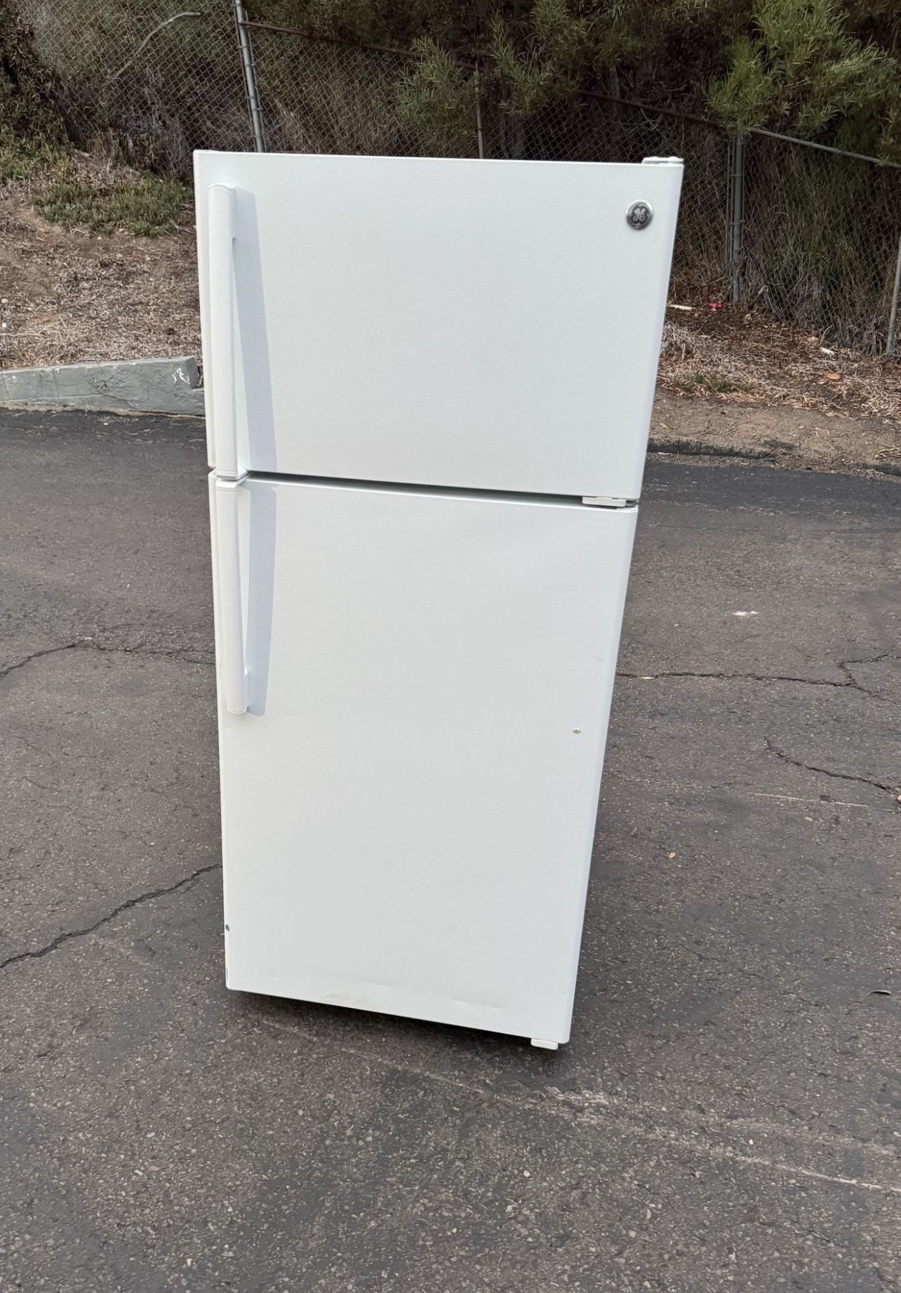 General Electric Refrigerator Fridge With Freezer I Can Deliver Works Excellent