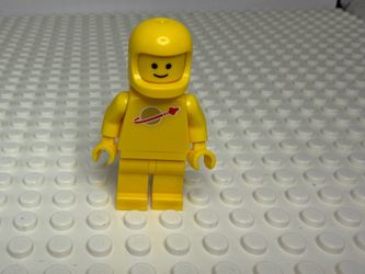 LEGO Classic Space Futuron Yellow Spaceman Astronaut Minifigure SP016