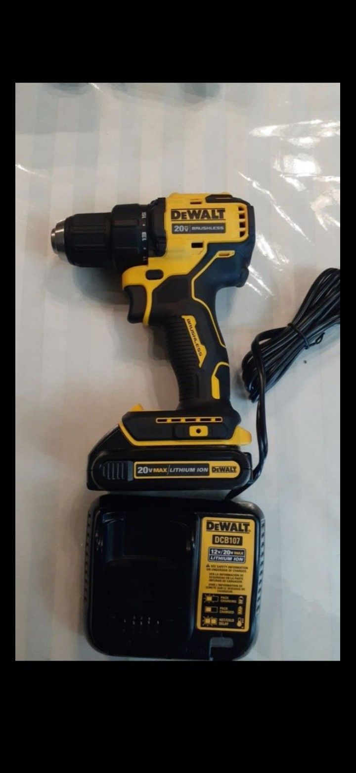Dewalt atomic drill, battery and charger..$75!!price firm!!firme en precio!!!