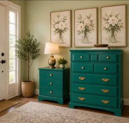 Beautiful dresser with night stand featuring, updated brushed golden hardware, and timeless craftsmanship. This versatile 5-drawer dresser with nights