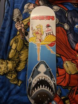 HOOK UPS SKATEBOARD