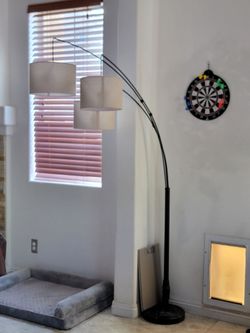 Tall standing light with 3 headlamps