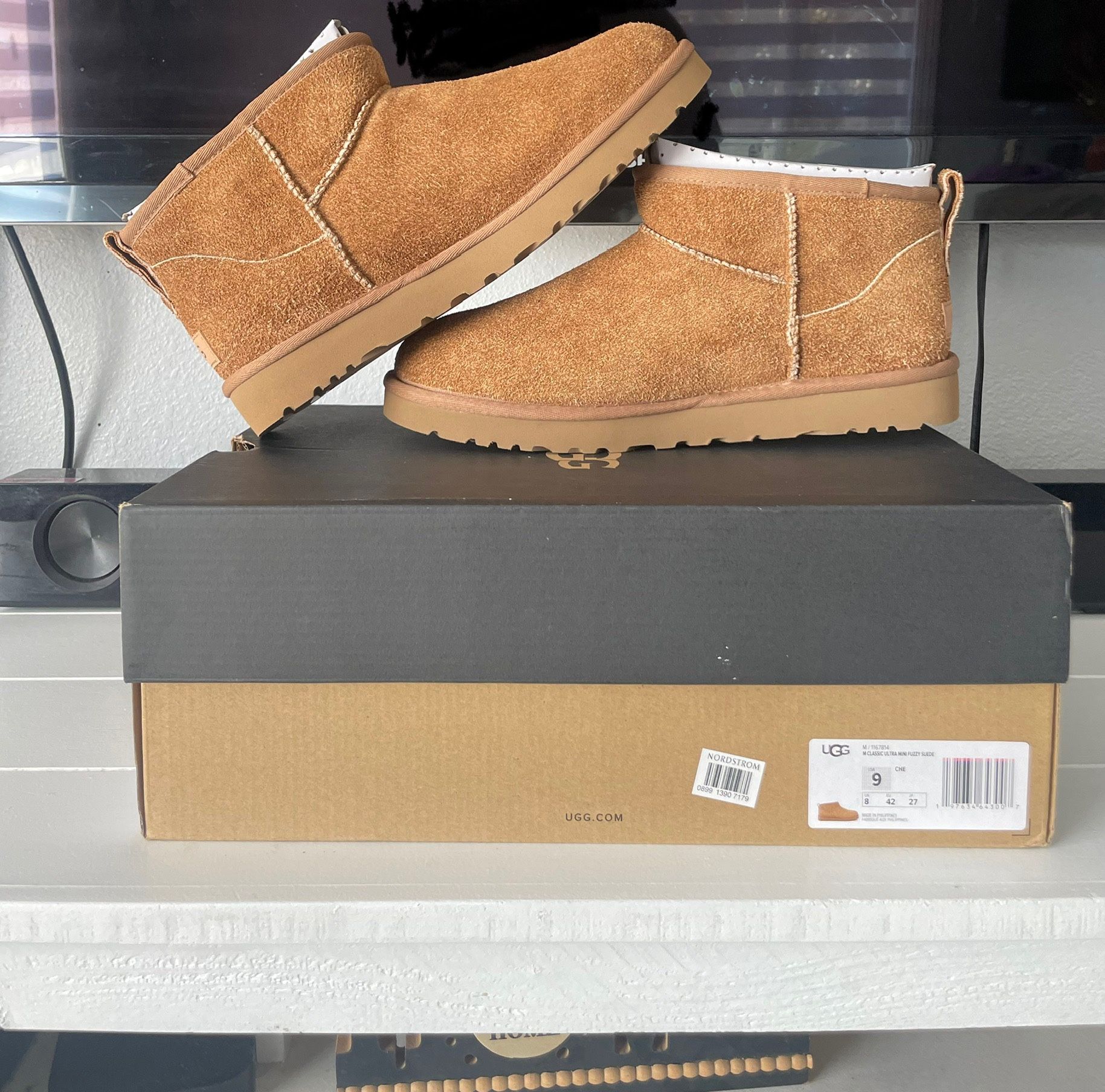 Men’s Classic Ultra Mini Fuzzy Suede Boots – Size 9 (NEW with Tags)