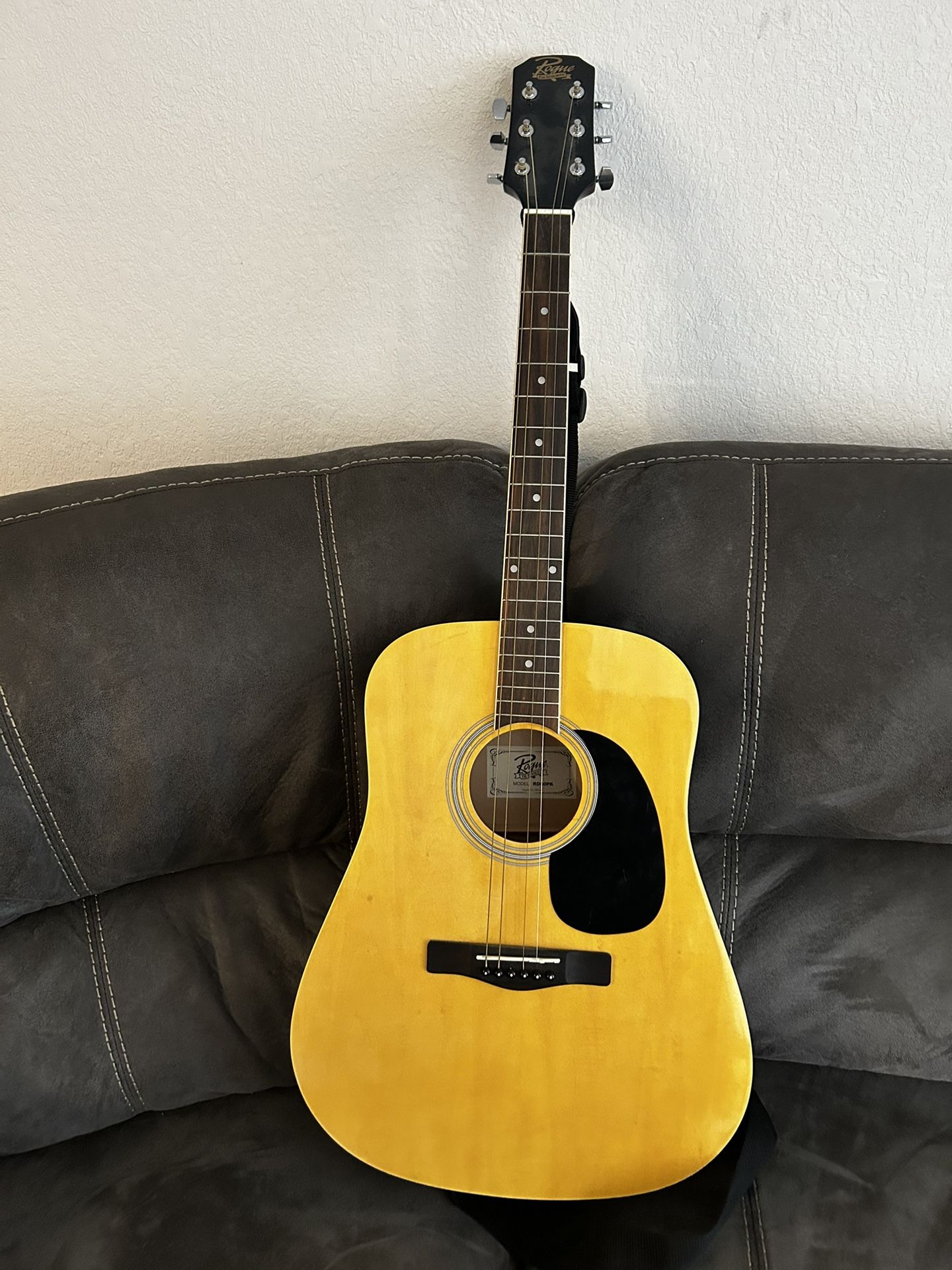 Rogue full-size acoustic guitar