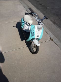 Scooter eléctrica para niños en buenas condiciones