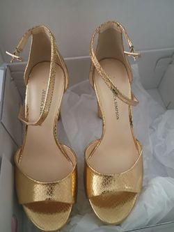 Block heel pumps