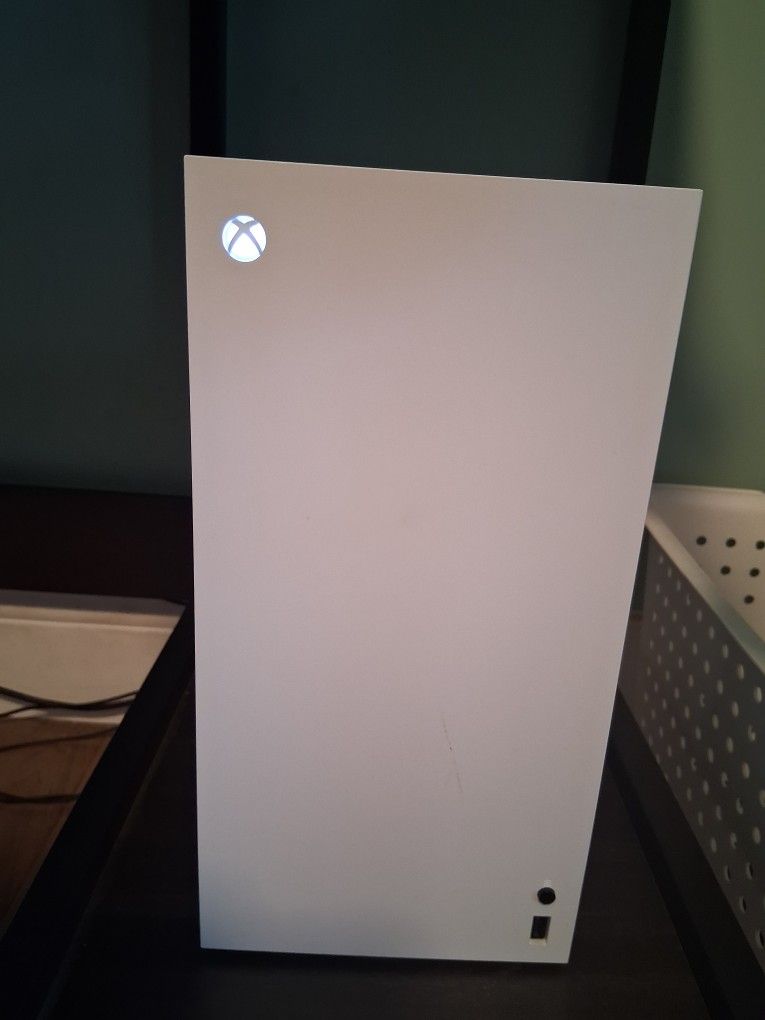 1yr Old Xbox Series X 1TB robot white edition With Controller 