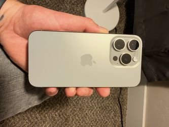iPhone 15 Pro 256GB Unlocked - Natural Titanium