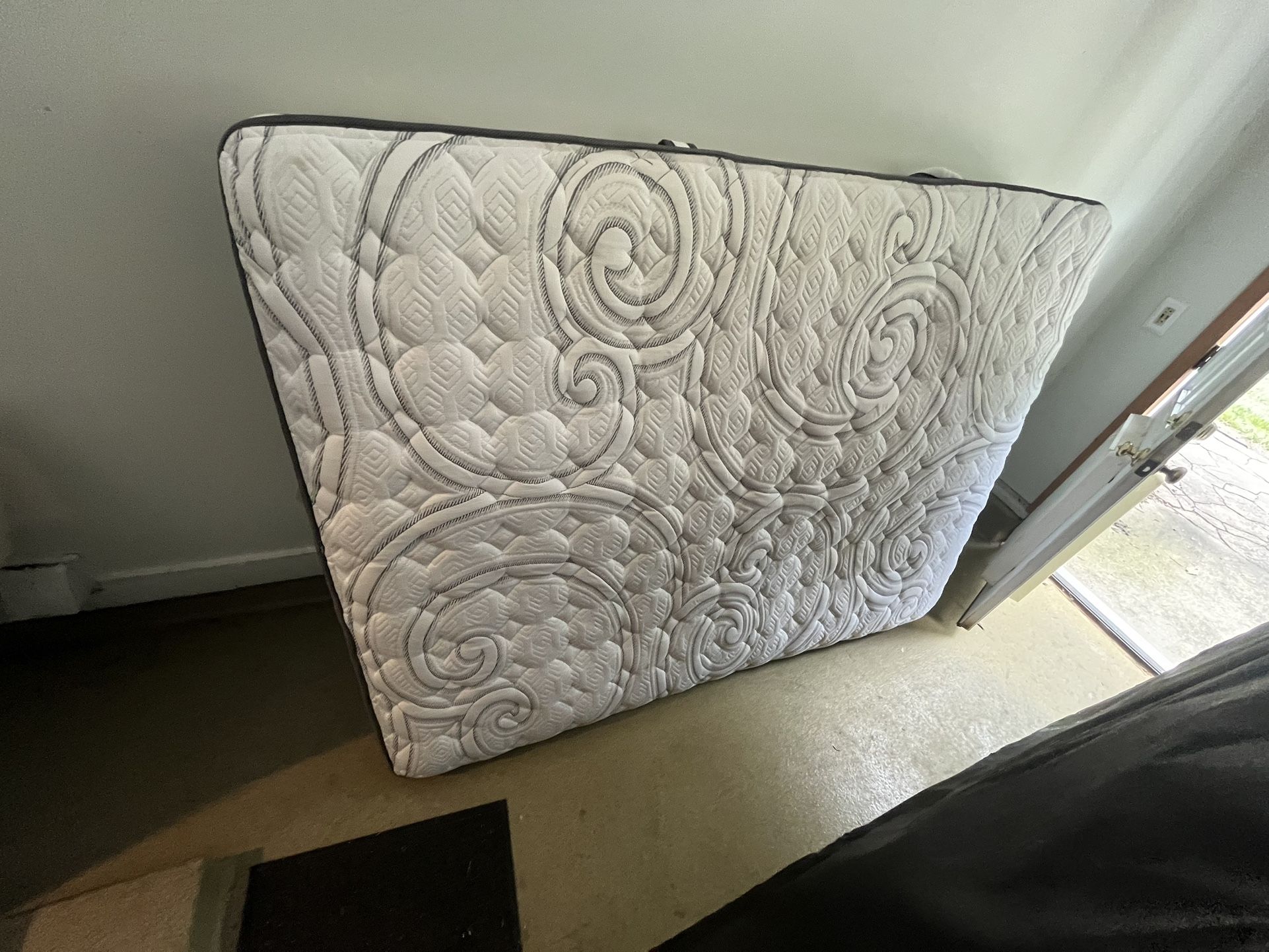 Queen Bed Set