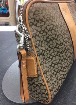 COACH clutch/wristlet