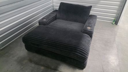 Oversized and Ultra Soft Corduroy-Type Material Chaise Lounge Chair + 2 Throw Pillows – Like New