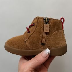 UGG Toddler Suede Boots Size 4/5 – (Like New)