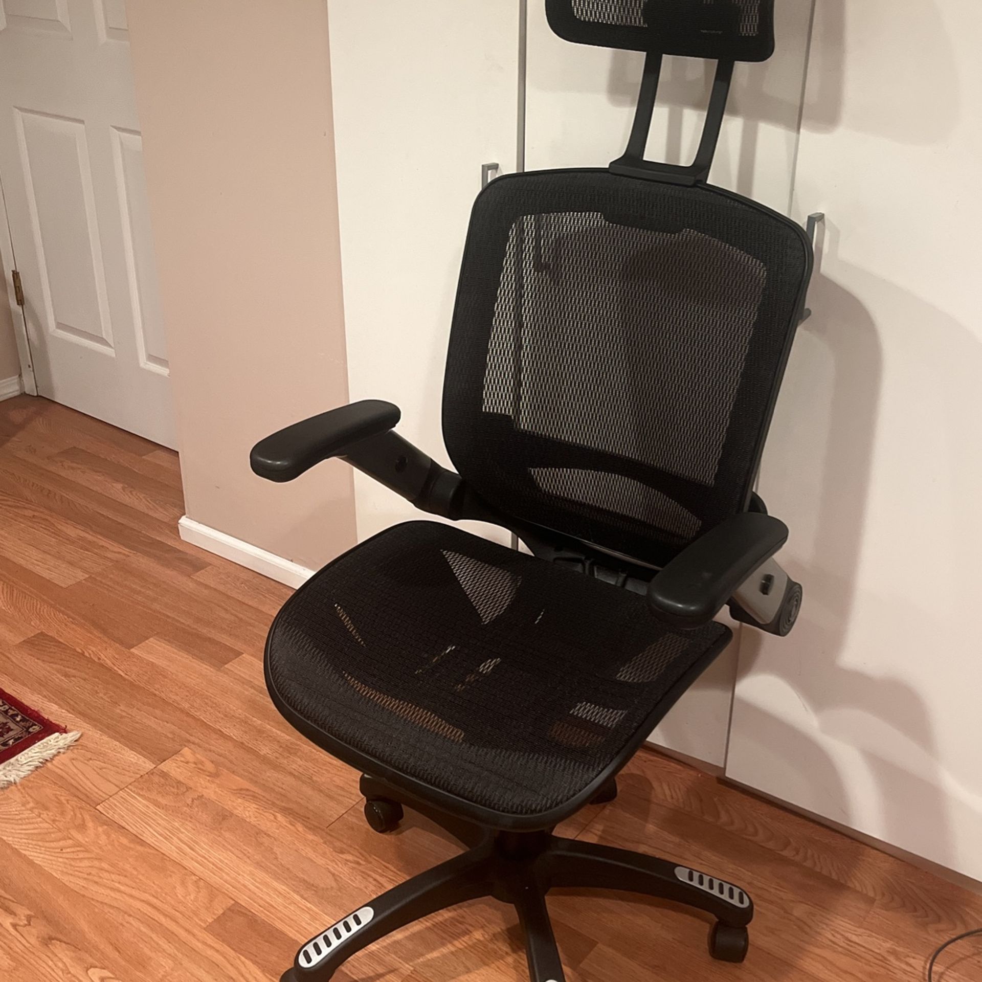 Gabrylly Ergonomic Mesh Chair for Sale in Seattle, WA OfferUp