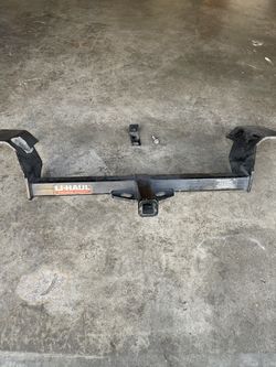 One   Inch  Hitch  Receiver  With  The  Hardware  Out Of 2008 Buick  Lucerne   Asking For  $35 Cash  Only 