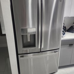 General Electric Profile Refrigerator Excellent Condition Only One Year Used 