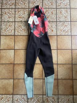 Women’s sleeveless billabong wetsuit NWT size 4