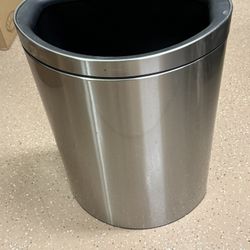 Commercial trash Can 