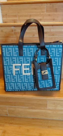 Brand new crossbody or shoulder bag. Ask for more styles bags or sunglasses pics