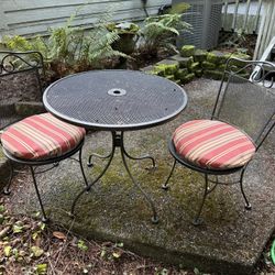 Bistro patio table &  2 Chairs