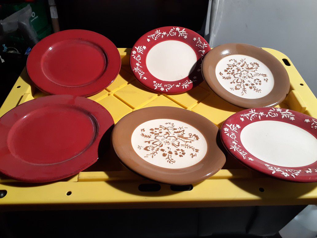 Decorative plates for the wall or dining