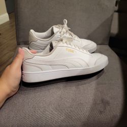 WOMENS 8.5 PUMAS NEED GONE !!