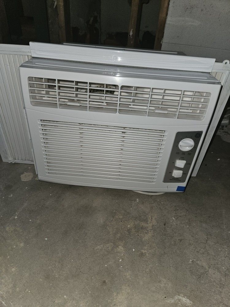 3 -Room Window Air Condition/5000 Btu