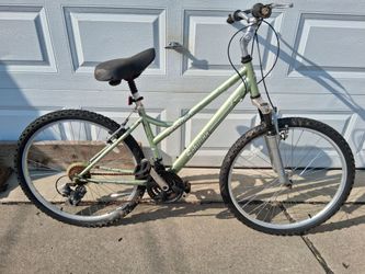 /*/*/*/* SCHWINN 26 INCH BIKE *\*\*\*\