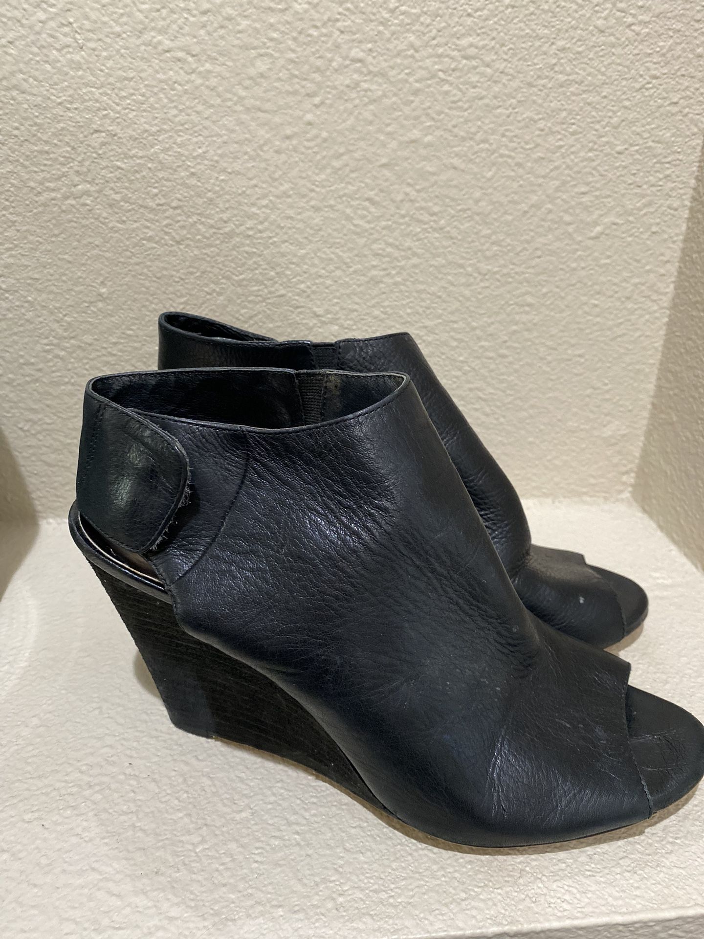 Vince Camaro Heels Peep-toe Bootie