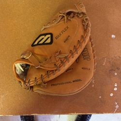 Baseball And Softball Gloves