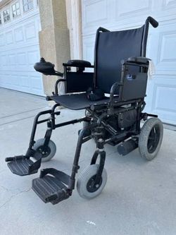 Invacare P 9000 XDT Power Wheelchair with Two Batteries Model:P 9000 XDT1818 Missing 24V XLRAC Adapter Charger and connecting wires Located in North