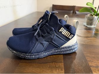 Women puma shoes 6c