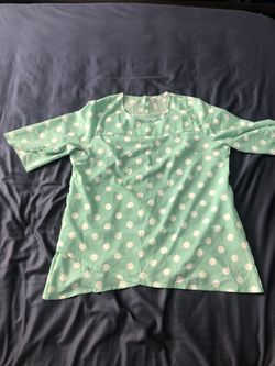 Women’s polka dot green top shirt great condition