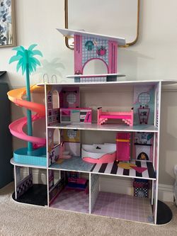 LOL Surprise OMG Dollhouse with Slide