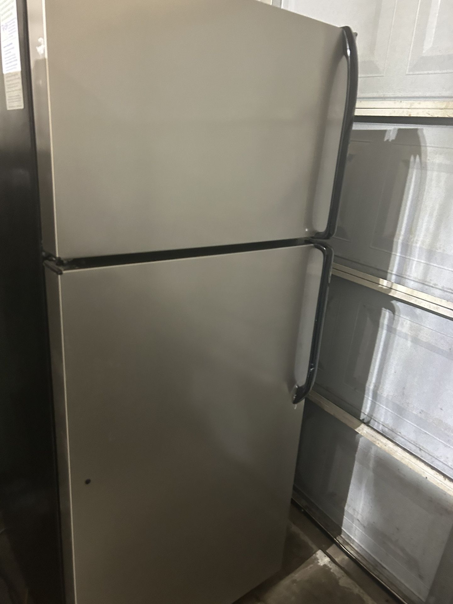 Refrigerator Top Freezer