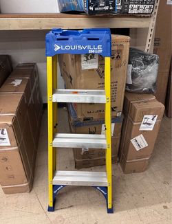4’ Fiberglass Step Ladder – 8’ Reach – 250 lbs Capacity – NEW 🔥