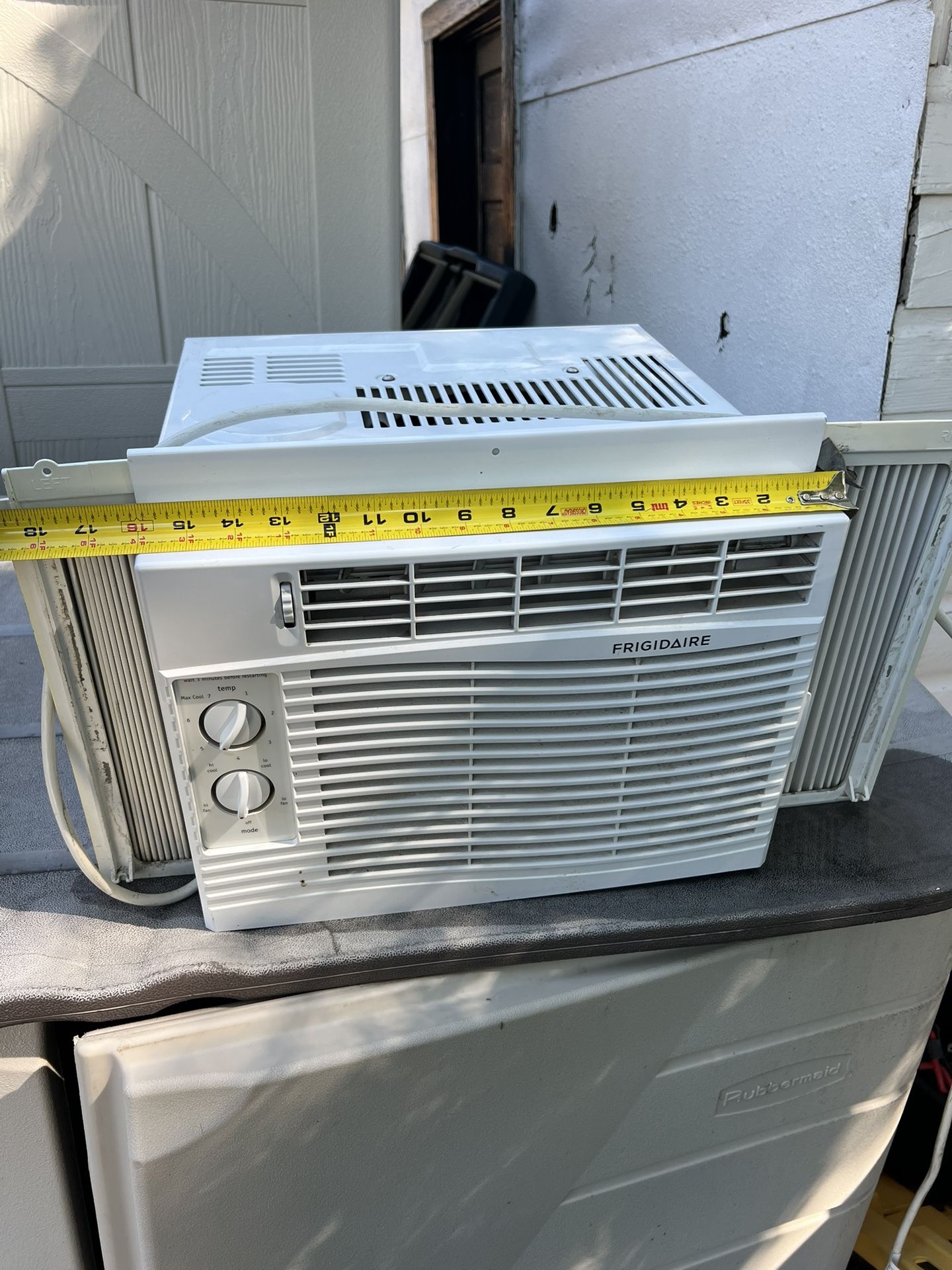 Frigidaire Air Conditioner 5,000 BTUs Model FFRA0511U1E