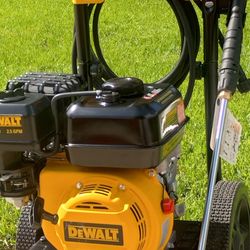 New DEWALT 3400 PSI 2.5 GPM Gas Cold Water Pressure Washer with DeWalt 210 Engine