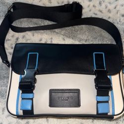 Men’s or Women’s Super Dope Coach Crossbody Bag! Brand New Without tags! Magnetic Closures And So Much Storage. 10/10