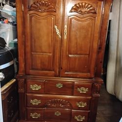 Entertainment Dresser Heavy A Little Bit Scratch In The Top Need To Bring Somebody To Help You