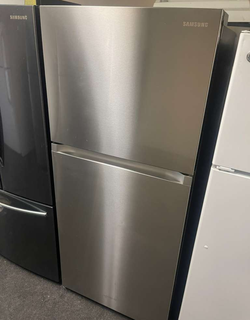 Samsung Stainless Top Mount w/ Ice Maker — Clean, Ready